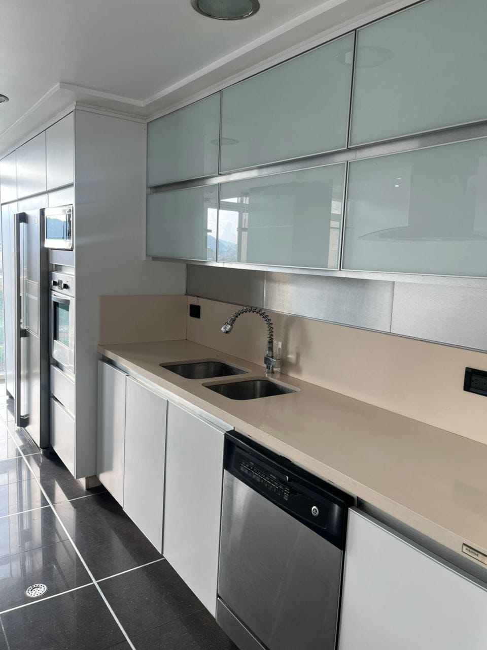 Incredible Apartment For Sale - Urb La Trigaleña-Resd Portales de Shalimar